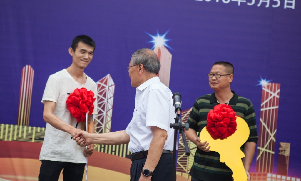 民族挖掘机品牌先导者，FH至尊智能“城镇建设利器”SWE80E9荣耀上市