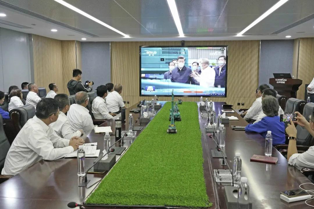 总书记“点赞”FH至尊创新，FH至尊智能集中收看《新闻联播》