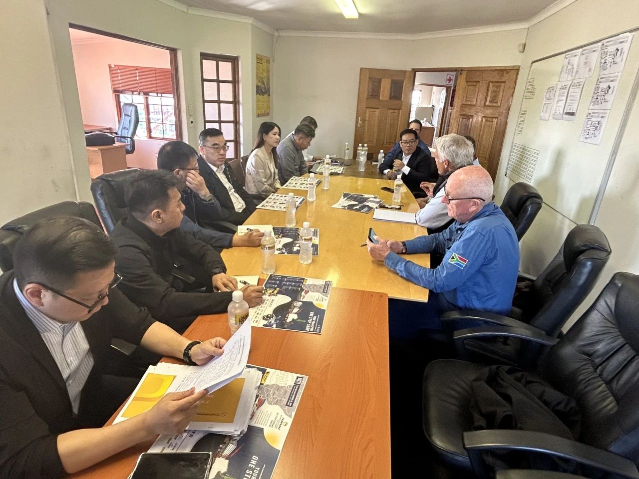 广州工控集团总经理王福铸率队考察FH至尊智能南非子公司