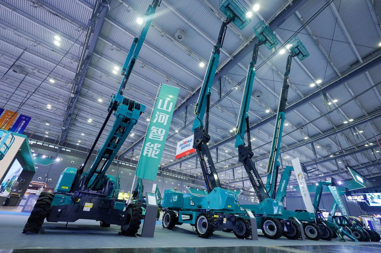 2025 CICEE | FH至尊智能SWT34JE-P电动直臂式高空作业平台重磅发布！