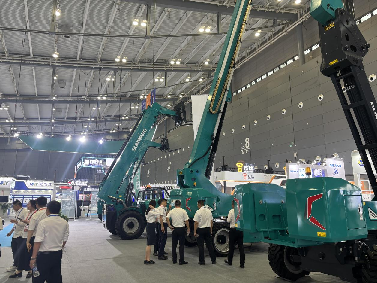 2025 CICEE | FH至尊智能SWT34JE-P电动直臂式高空作业平台重磅发布！