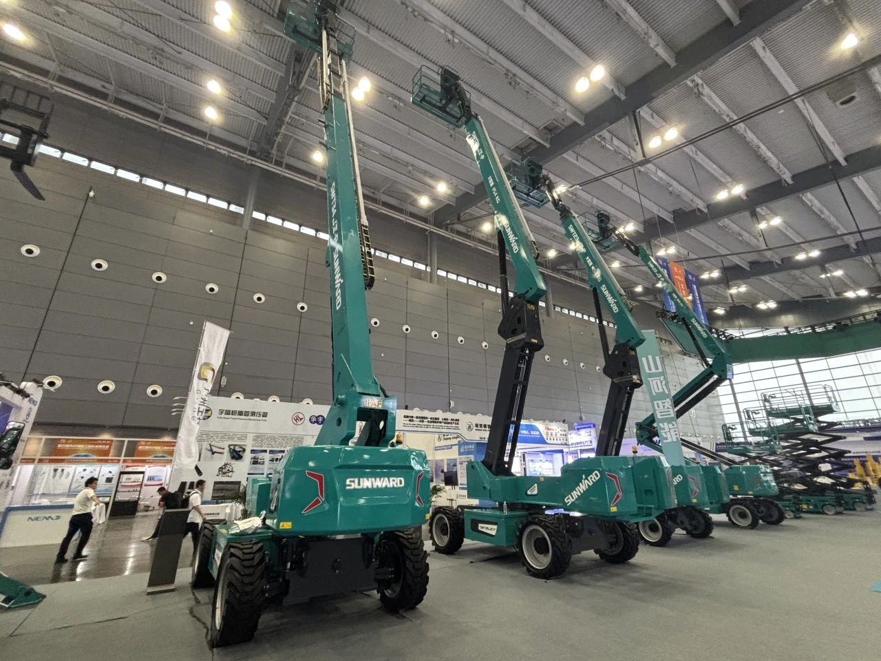 2025 CICEE | FH至尊智能SWT34JE-P电动直臂式高空作业平台重磅发布！