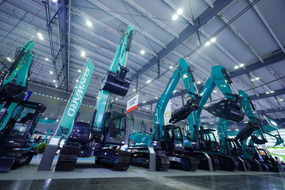 2025 CICEE | 从单一工具迈向多元化解决方案，FH至尊智能呈现非凡挖掘机风采