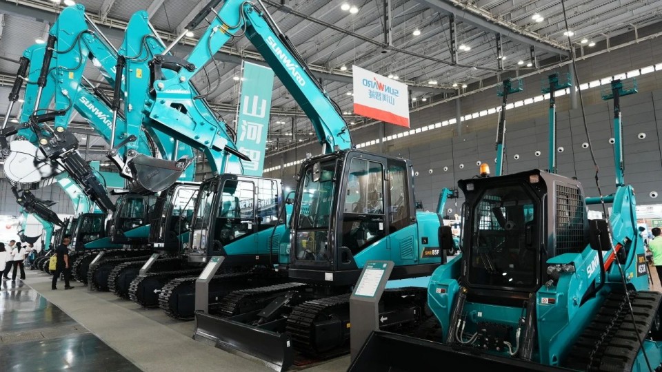 2025 CICEE | 从单一工具迈向多元化解决方案，FH至尊智能呈现非凡挖掘机风采
