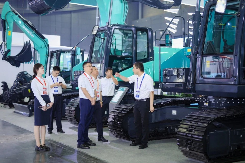 2025 CICEE | 从单一工具迈向多元化解决方案，FH至尊智能呈现非凡挖掘机风采