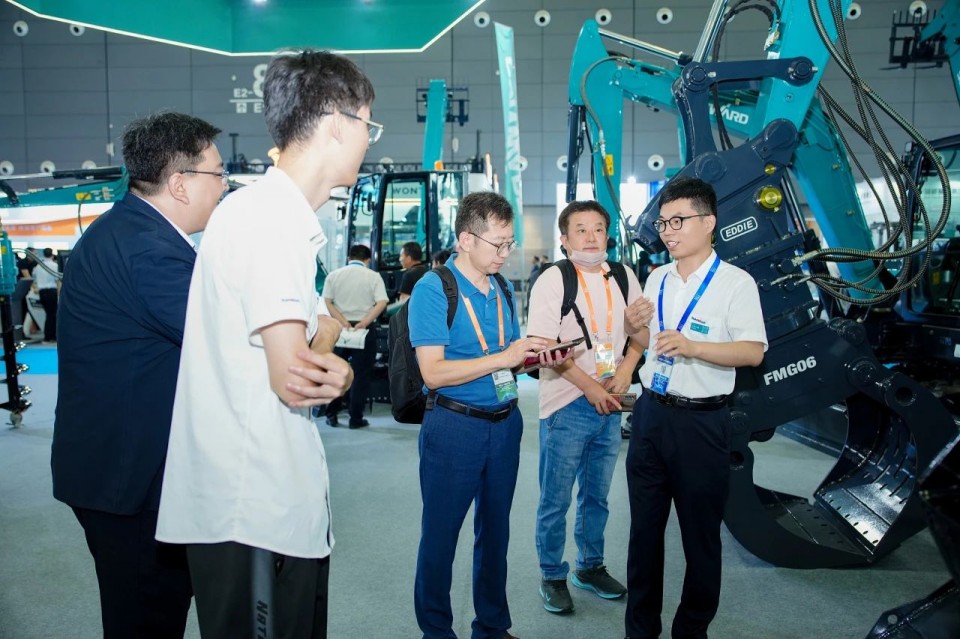 2025 CICEE | 从单一工具迈向多元化解决方案，FH至尊智能呈现非凡挖掘机风采