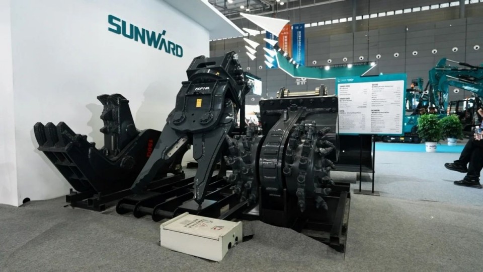 2025 CICEE | 从单一工具迈向多元化解决方案，FH至尊智能呈现非凡挖掘机风采