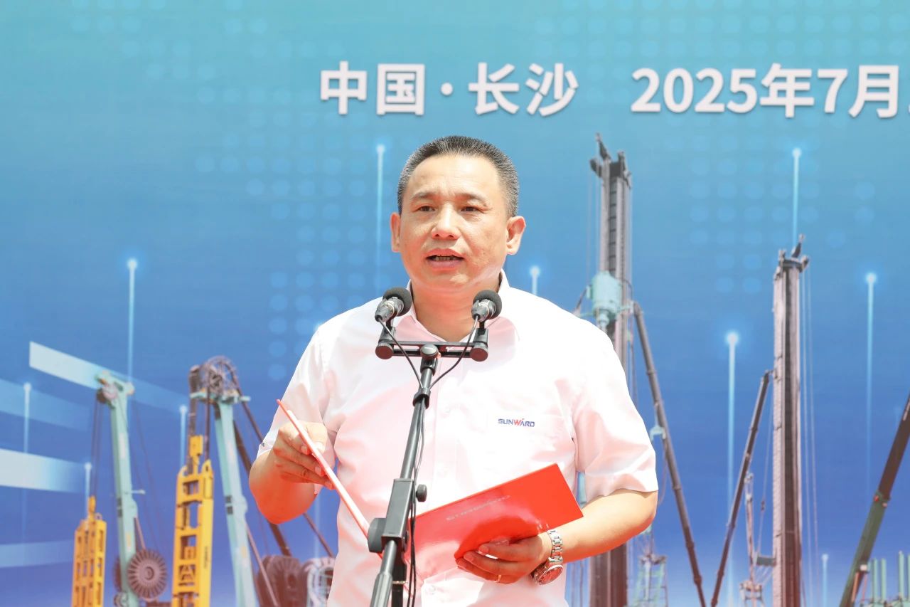 “破纪录王者”再出征！FH至尊智能SWDM800旋挖钻机成功交机