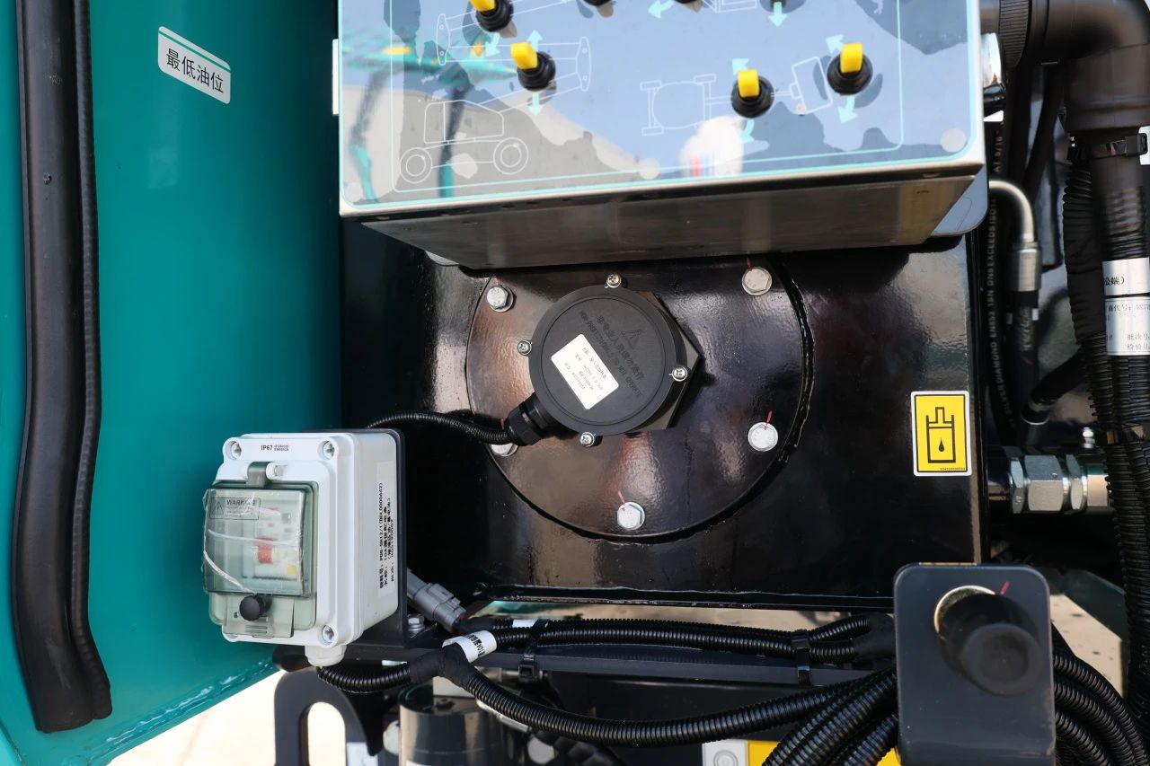 技术新标杆！FH至尊智能SWA22J-P柴动曲臂式高空作业平台下线！