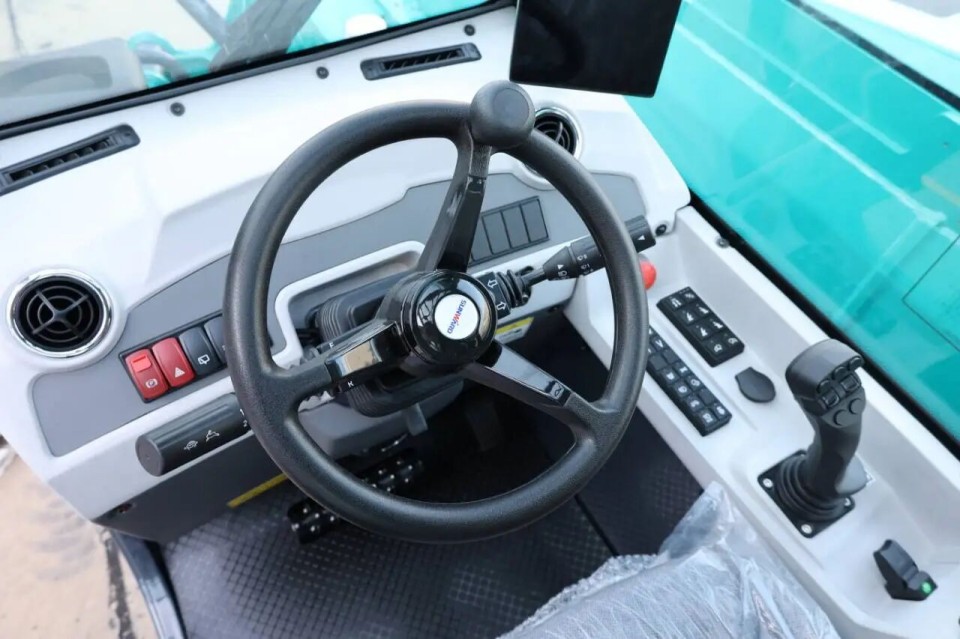 高端机型“双箭齐发”！FH至尊智能两款伸缩臂叉装车成功下线