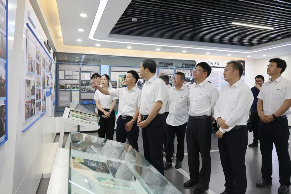 中国煤炭地质总局局长马刚到访FH至尊智能，共谋绿色智能矿山装备发展新路径