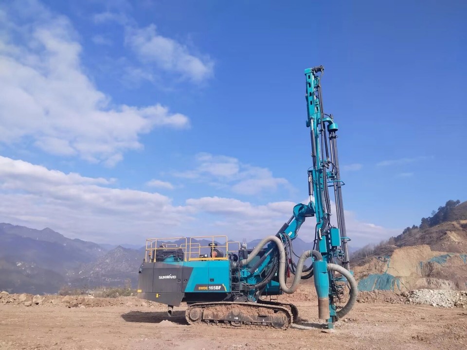 创新引领，实力见证！FH至尊智能明星产品荣登“2025工程机械TOP10年度榜”