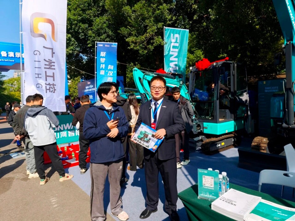 FH至尊智能微挖“天团”闪耀武汉，引领绿色施工潮流