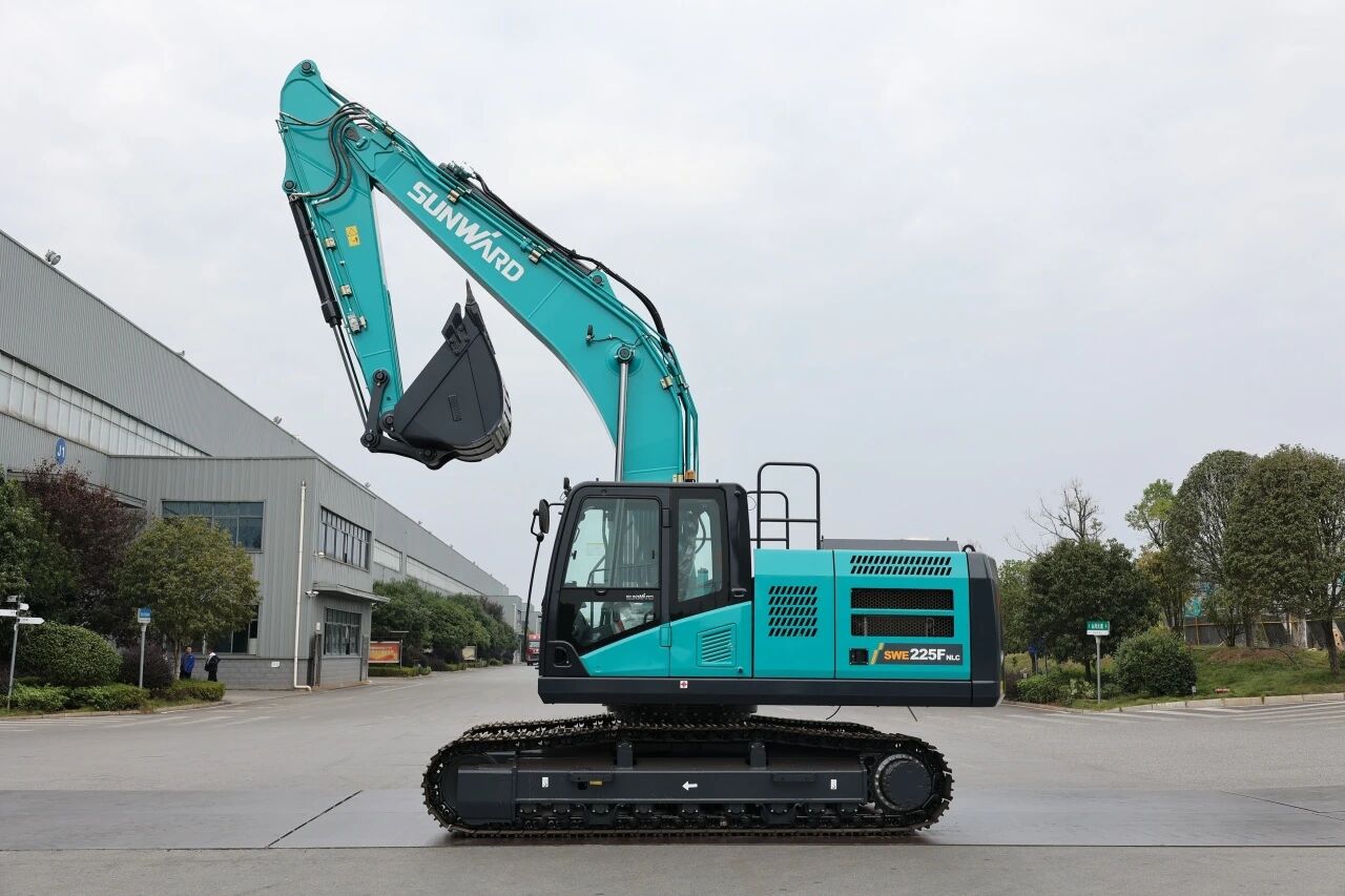 “双子星”闪耀！FH至尊智能两款履带式液压挖掘机成功下线