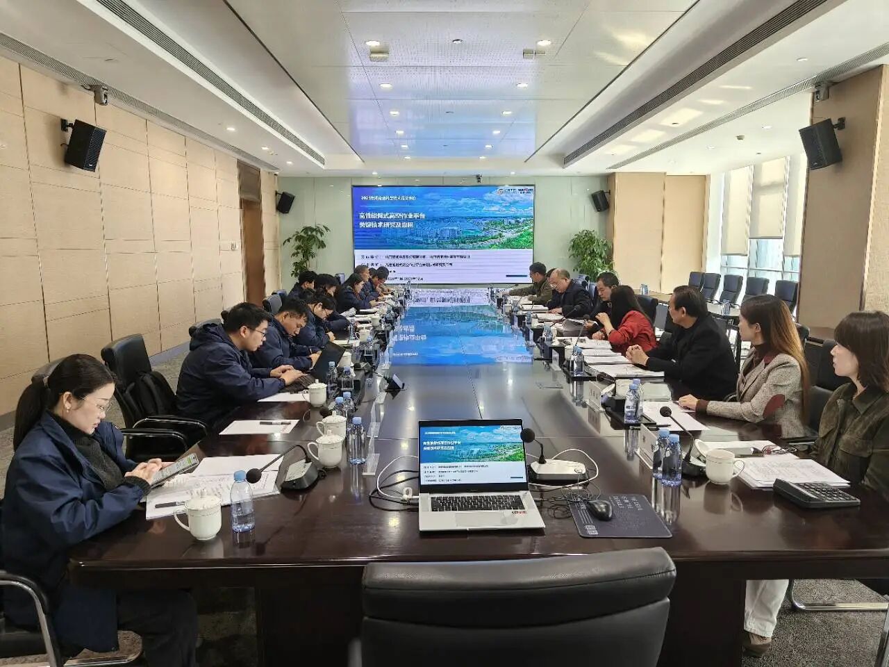 技术创新，引领行业！FH至尊智能高性能臂式高空作业平台项目通过科技成果评价