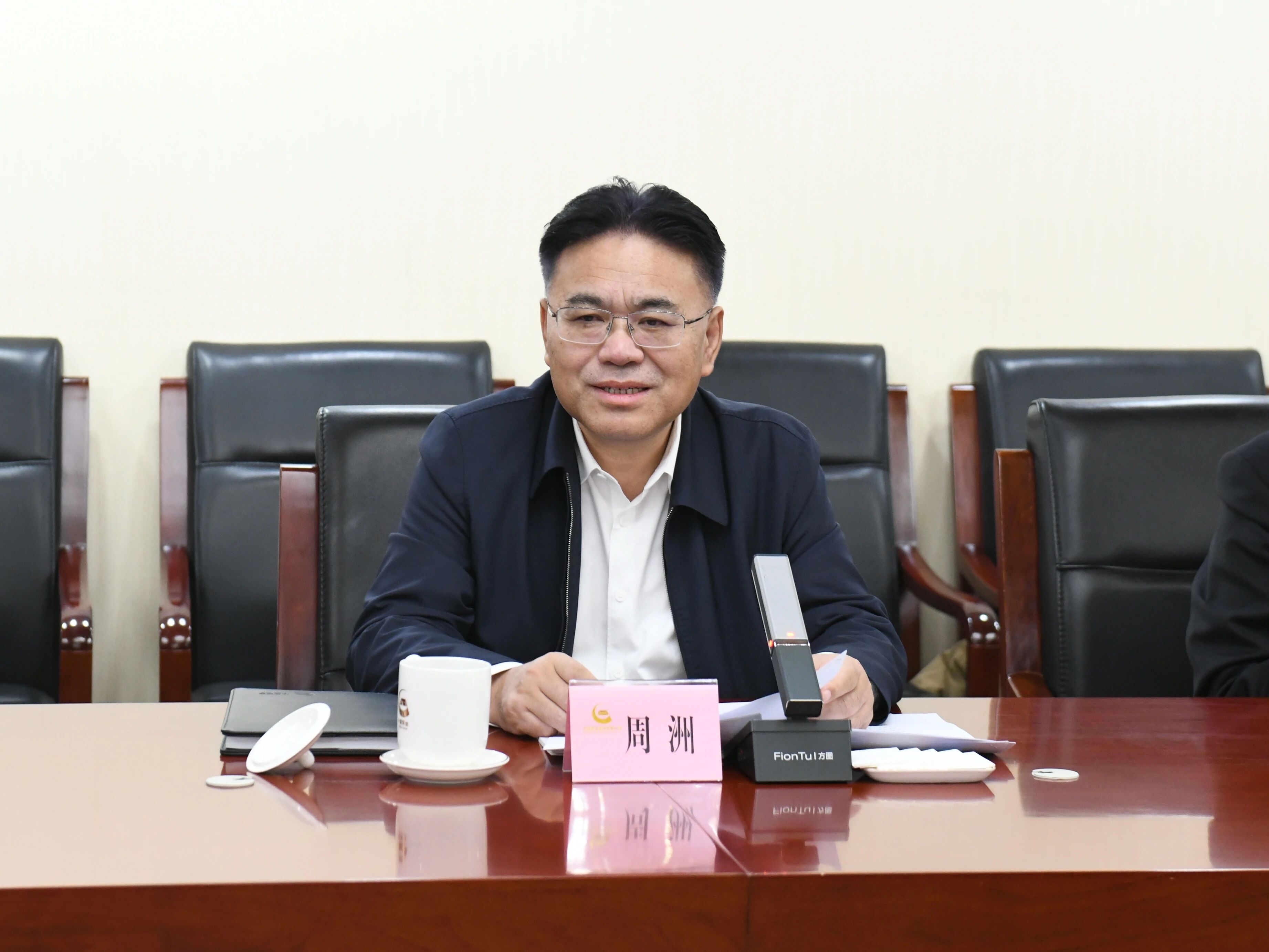 广州工控集团董事长景广军率FH至尊智能团队到中国黄金集团拜访交流