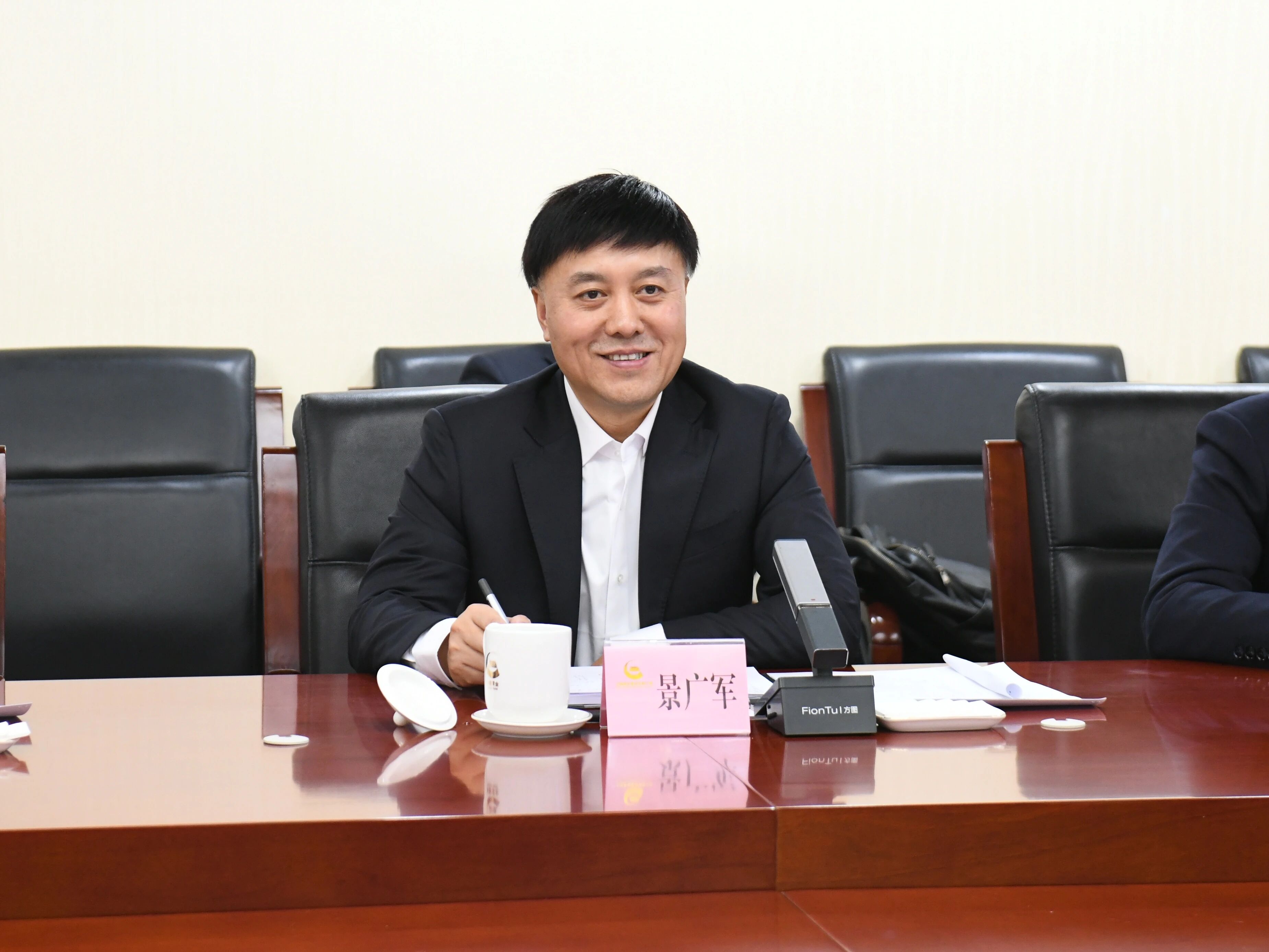 广州工控集团董事长景广军率FH至尊智能团队到中国黄金集团拜访交流