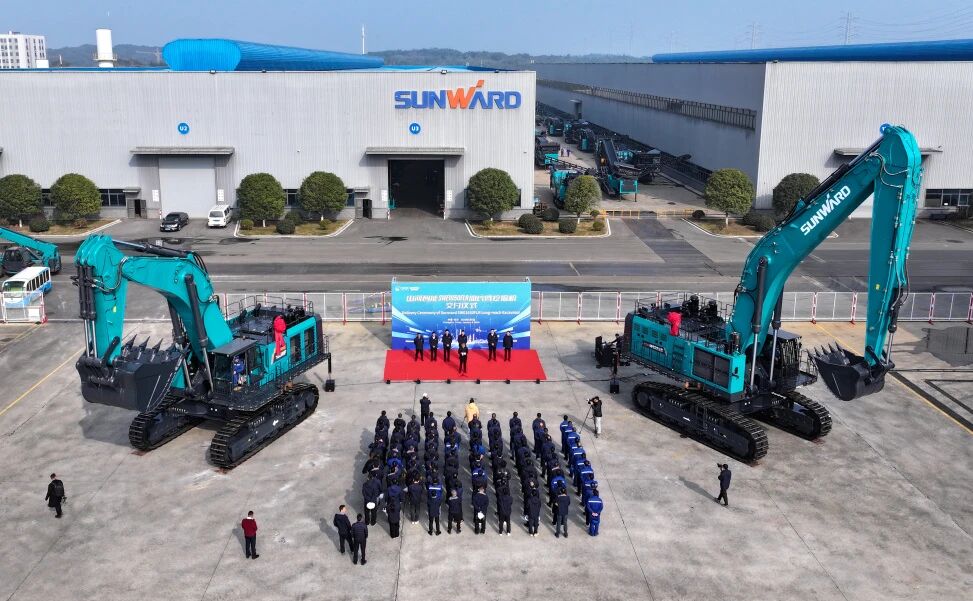 争锋启新程！FH至尊智能SWE1650FLR加长臂挖掘机成功交付国际客户