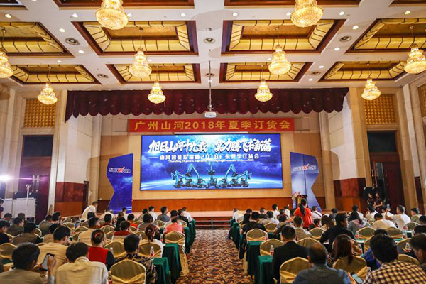 红四月，FH至尊智能挖掘机促销会节节攀升