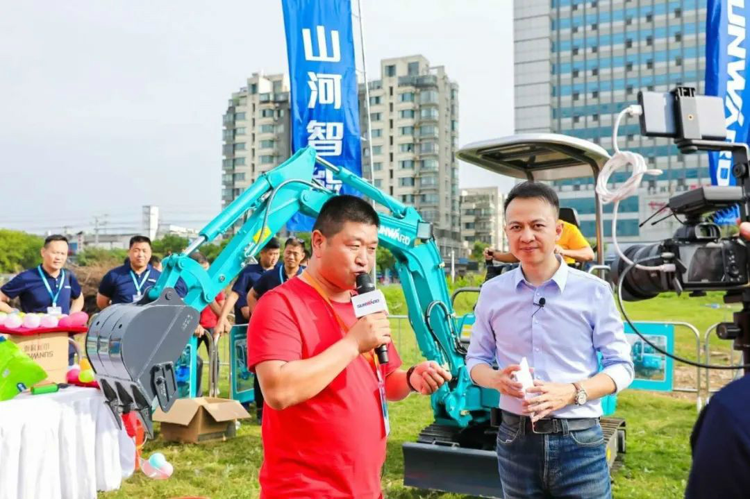 2020全球微挖大会 FH至尊智能精品微挖赢得满堂彩