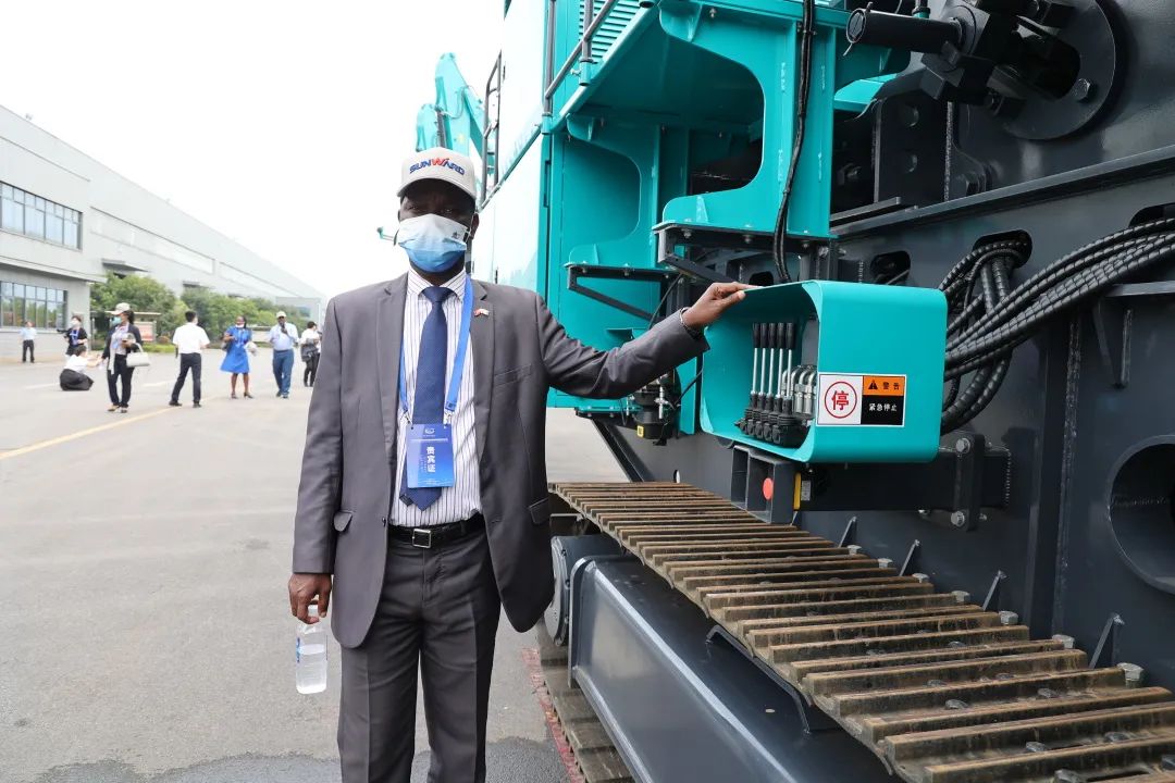 非洲驻华使节走访FH至尊智能