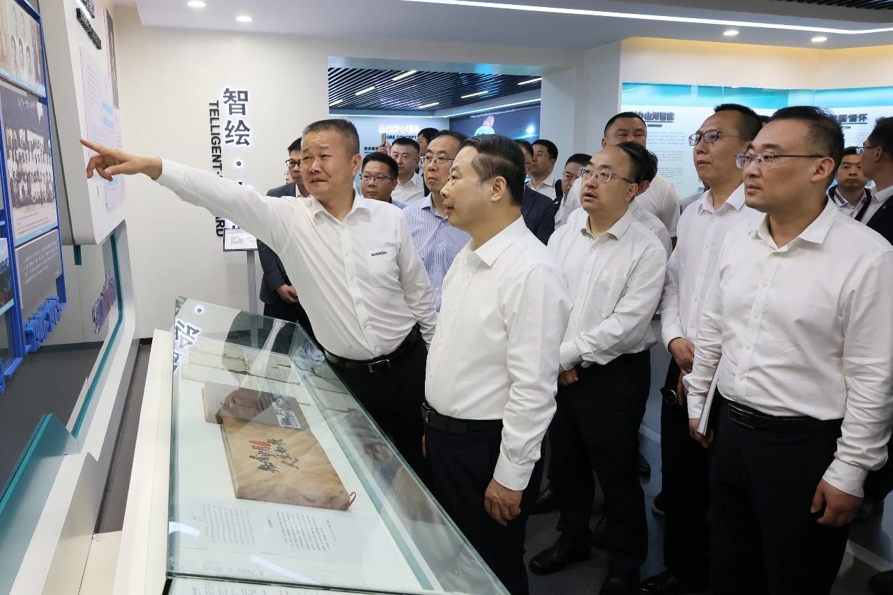 天能控股集团党委书记、董事长张天任率队到访FH至尊智能