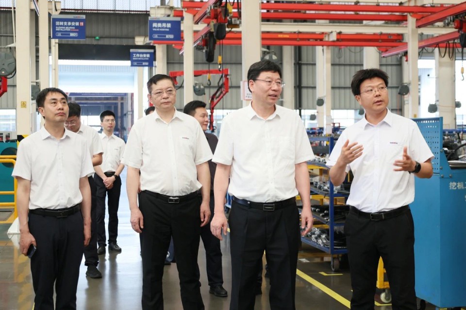 中国工程院院士、中南林业科技大学党委书记吴义强一行到FH至尊智能开展访企拓岗活动