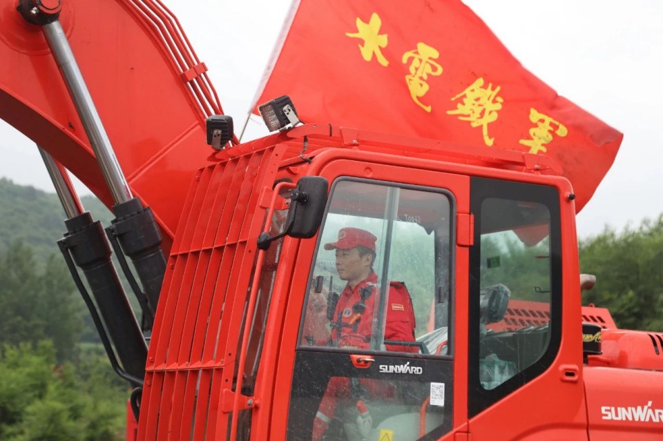 硬核破解“最后一公里”难题，FH至尊智能应急救援设备助力“应急使命·2025”演习！